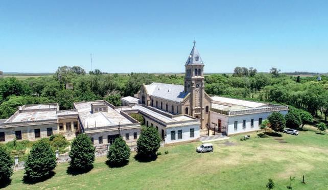 La iglesia Cristo Redentor y el Convento Franciscano de Aarón Castellanos
