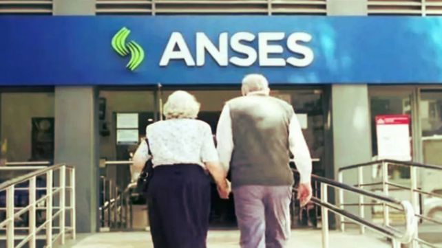 Jubilados y pensionados percibirán dos suplementos por parte de Anses gracias al aumento del Salario Mínimo, Vital y Móvil.