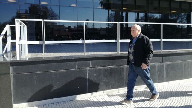 El gobernador llegando esta mañana al Centro de Justicia Penal. 