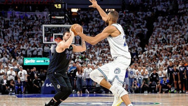 Dallas volvió a vencer a Minnesota como visitante para quedar 2-0 arriba en la final de la Conferencia Oeste.