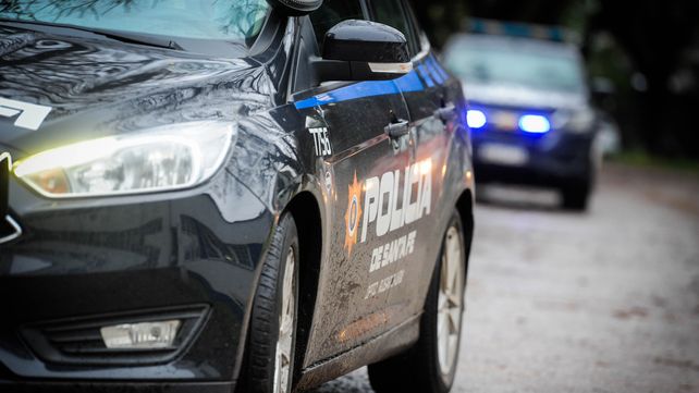 Agentes policiales ayudaron a una mujer embarazada a dar a luz en el macrocentro de Rosario.