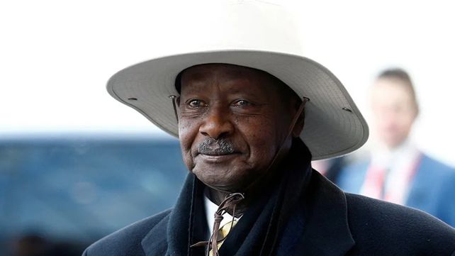 El presidente de Uganda pidió combatir la degeneración de la homosexualidad