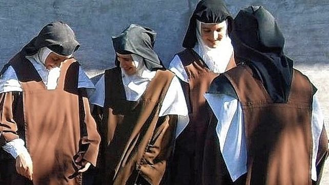 Las Carmelitas. Son religiosas de vida contemplativa