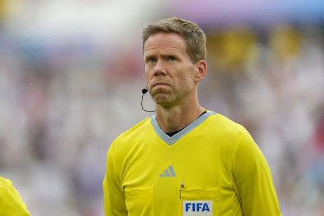 El árbitro Drew Fischer será el encargado de Argentina vs. Cabo Verde.