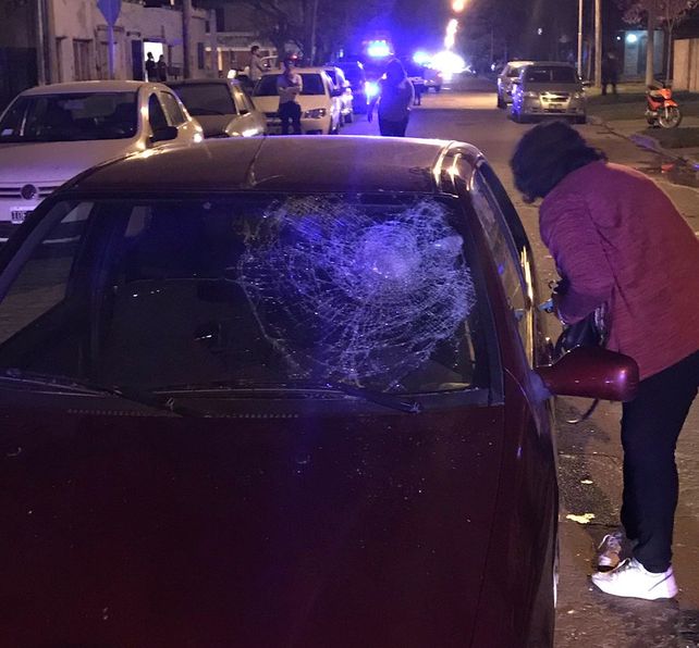 El auto implicado. El hecho ocurrió esta noche en la vecina localidad de San Lorenzo.&nbsp;