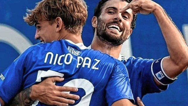 Nicolás Paz recibió la salutación de Carlo Ancelotti tras anotar su primer gol con el Como italiano.