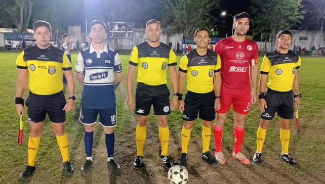 Agresión en la Liga Totorense. Alejandro Scionti junto a sus colaboradores y los capitanes de Alba Argentina de Maciel y Provincial de Salto Grande.