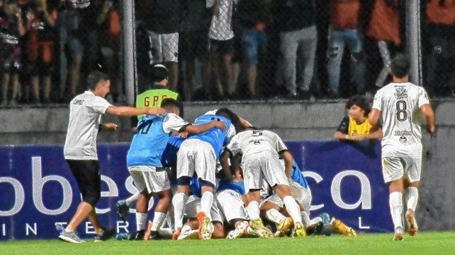Claypole derrotó 1-0 a Newells y lo eliminó de la Copa Argentina
