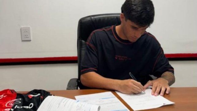 Colón blinda su futuro: cuatro juveniles firmaron su primer contrato