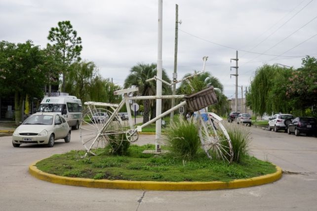 La emblemática bicicleta que adorna los bulevares de los barrios Tierra de Sueños.