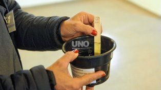 Cómo funciona el sistema de ovitrampas para monitorear el dengue en Santa Fe