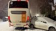 Bariloche: un micro con 48 egresados derrapó por una calle congelada y chocó siete autos