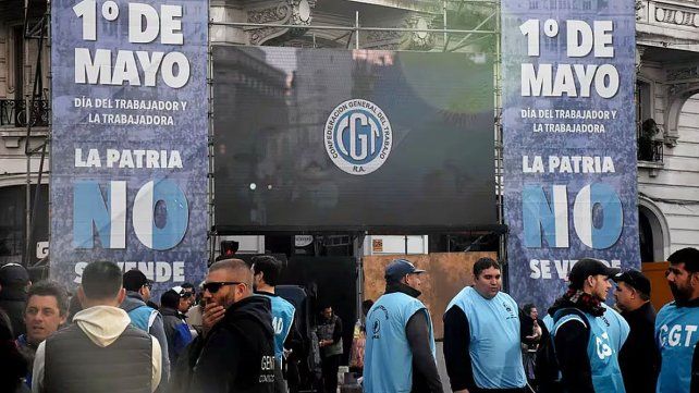 Manifestantes confederados en CGT marchan con críticas al ajuste del Gobierno de Javier Milei