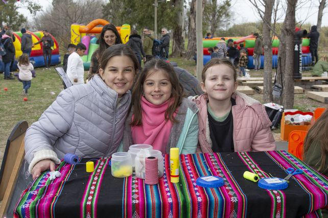 Catalina y Guillermina Urmaneta y Faustina Rotundo.