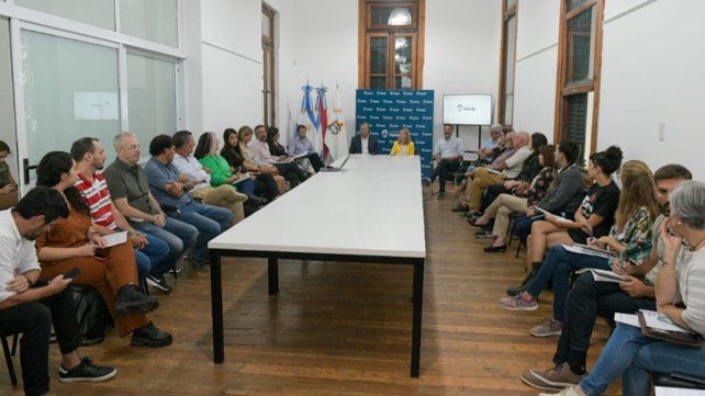 La Municipalidad de Paraná y la Red por los Derechos... se reunieron después de los cruces.