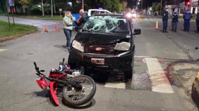 Violenta colisión en Paraná: trasladaron a dos jóvenes al hospital San Martín