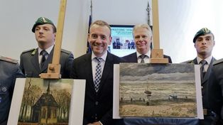 Exhiben dos pinturas del holandés Vincent Van Gogh robadas por la mafia italiana