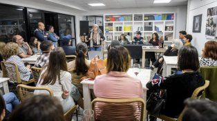 Se realizó el encuentro literario De Vinos y Fantasmas, actividad donde fluyeron leyendas urbanas y evocación de fantasmas en edificios históricos de Paraná