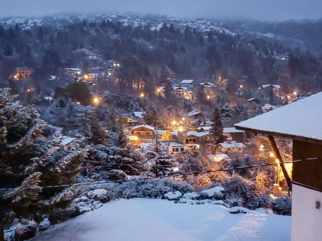 La localidad de La Cumbrecita se cubrió de nieve
