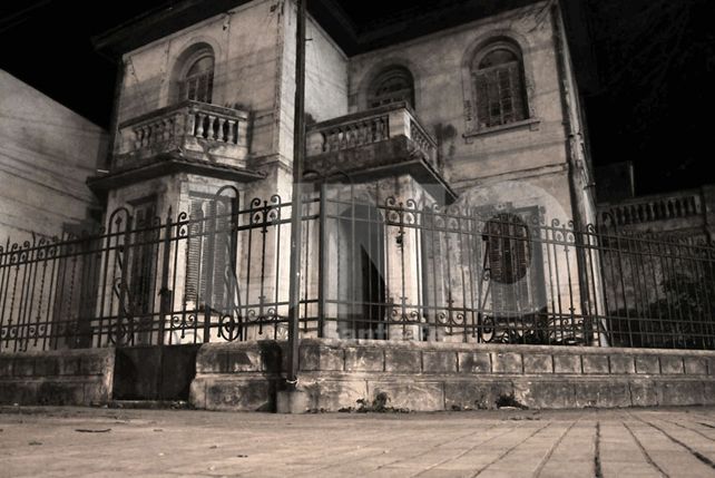 Imponente. A pesar del gran deterioro que presenta la vivienda ubicada en 3 de Febrero y avenida Gobernador Freyre