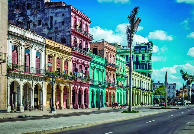 Las calles de La Habana ofrecen una vista de edificios viejos ideal para quienes gustan de la arquitectura.