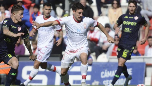 Matías Cóccaro, arma ofensiva de Huracán que no pudo marcar en Santa Fe. Empate con Unión y Newell