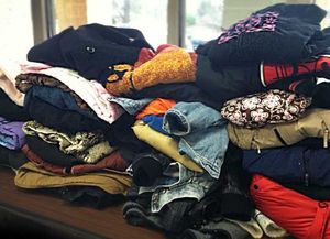 Ante las bajas temperaturas, lanzan una colecta solidaria de ropa, calzado y mantas para personas en situación de calle: a dónde donar