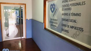 Los ladrones se llavaron dólares y pesos y actuaron con tranquilidad