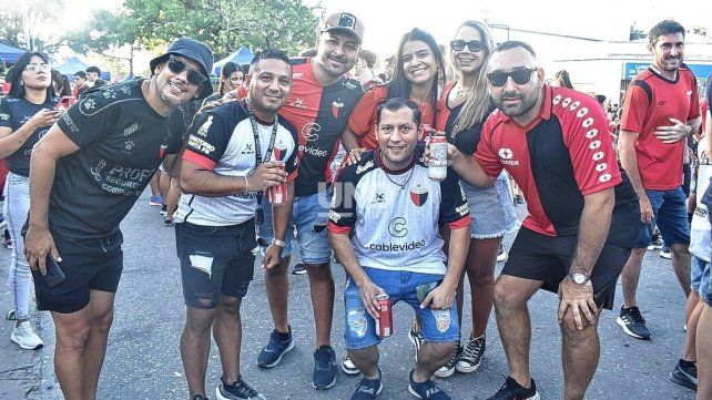 Toda la pasión de los hinchas de Colón para el inicio de la ilusión en la Primera Nacional