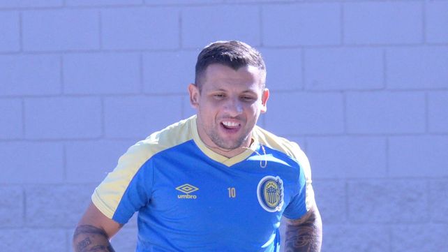 Emiliano Vecchio vistió la camiseta auriazul hasta 2022.