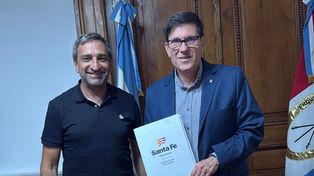 La rúbrica del acuerdo estuvo a cargo del ministro de Educación de Santa Fe, José Goity, y el presidente comunal de Ybarlucea, Jorge Masson.