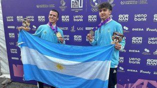 Francisco Giorgis, en salto, y Bautista Almada, en slalom, ganaron las medallas de oro y plata en Asunción en esquí náutico.