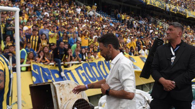 El Kily González en lo que fue su último partido como técnico de Central.