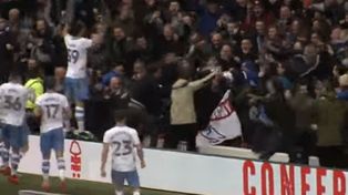 El festejo alocado de un futbolista argentino en Inglaterra