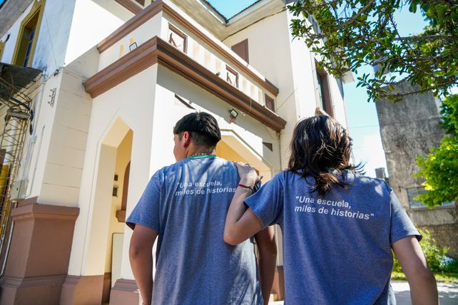La escuela pública que nació del sueño de vecinos, y por donde pasó Messi, cumple 40 años