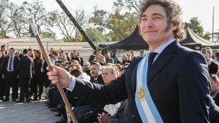 Desde San Juan, Milei respaldó a Sandra Pettovello y acusó a la izquierda de empobrecer al país. Detuvieron a expolicía armado en las inmediaciones del acto