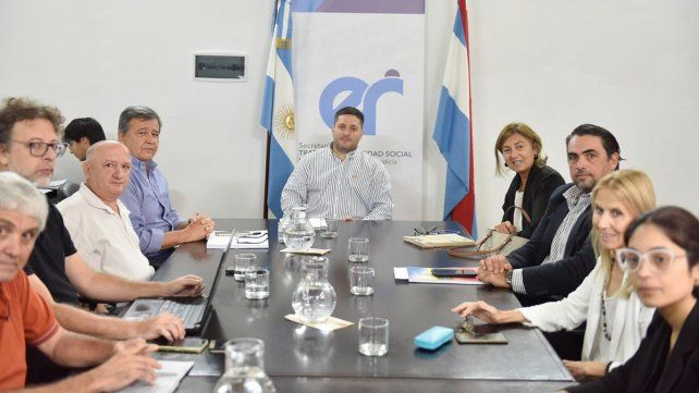 El gobierno no presentó una oferta a los gremios en la paritaria docente y volverán a reunirse el 5 de abril. La titular del CGE apunto a recortes de Nación