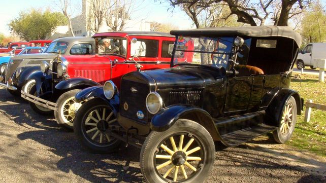 El rally de autos antiguos llega al departamento Castellanos