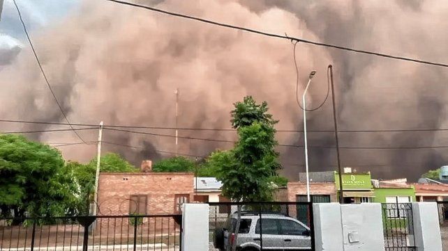 Chaco: impresionante tormenta de polvo cubrió varios pueblos