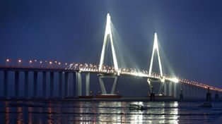 Inauguran el puente m&aacute;s largo del mundo sobre el mar en China
