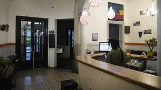 Los dueños de hostels dicen que están llegando algunos extranjeros, que hace unos años habían desaparecido. No son masivos pero sí constantes.
