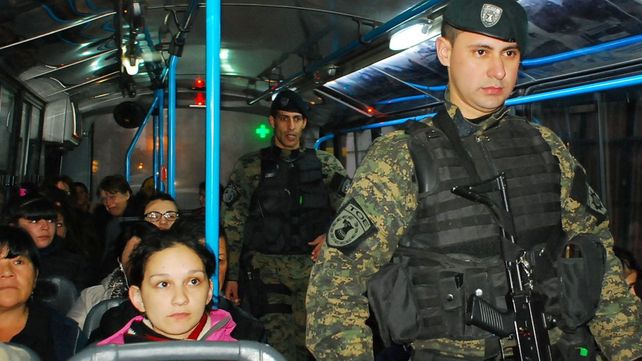 Fuerzas especiales realizarán controles policiales sorpresivos en los colectivos Fuerzas especiales realizarán controles policiales sorpresivos en los colectivos