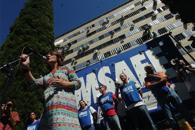 Docentes pidieron la renuncia de la ministra Letizia Mengarelli
