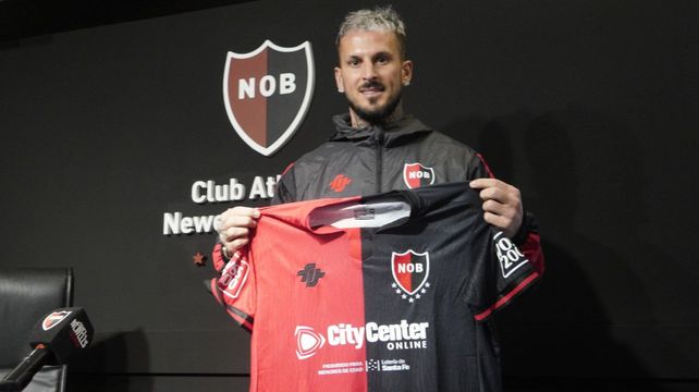 ¿Tendrá minutos? Darío Benedetto será suplente en Newells en el clásico contra Central.&nbsp;