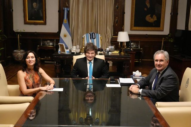 Díaz Ayuso fue recibida por el presidente y el canciller.