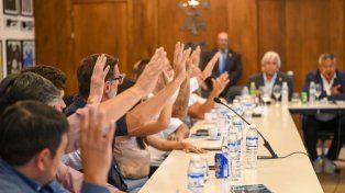 La AFA anunció que no habrá fútbol en la primera semana de marzo en respaldo a Tapia