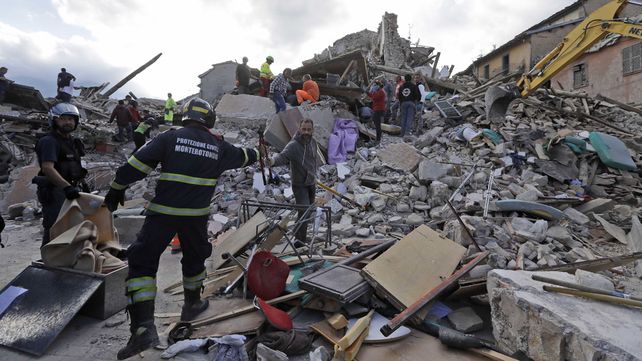Ascienden a 120 los muertos por el devastador terremoto en el centro de Italia