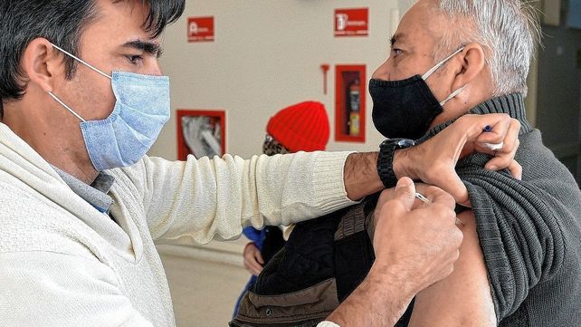 Vacunación de la segunda dosis a personas de más de 60 años
