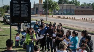 Un total de 10 señaléticas de memoria en calles y pasajes, las que por primera vez en la ciudad son bilingües, fueron inaugurados en barrio Toba.