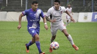 Argentino juega en el Olaeta.&nbsp; Juan Cruz Vega, figura y goleador del albo que esta tarde recibe a Cambaceres este sábado&nbsp; a partir de las 15.30.&nbsp; 